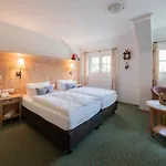 Gruener Baum Naturparkhotel & Schwarzwald-restaurant 3* טודנאו