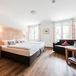 Gruener Baum Naturparkhotel & Schwarzwald-restaurant 토트나우