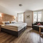 Gruener Baum Naturparkhotel & Schwarzwald-restaurant מלון