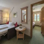 Gruener Baum Naturparkhotel & Schwarzwald-restaurant מלון