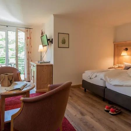 酒店 Gruener Baum Naturparkhotel & Schwarzwald-restaurant