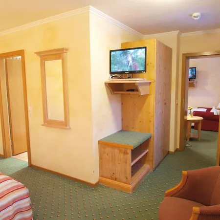 Gruener Baum Naturparkhotel & Schwarzwald-restaurant 3*