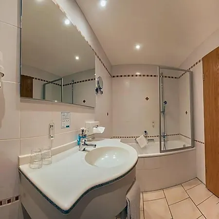 מלון Gruener Baum Naturparkhotel & Schwarzwald-restaurant 3*