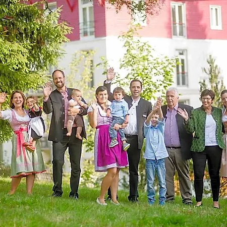 מלון Gruener Baum Naturparkhotel & Schwarzwald-restaurant