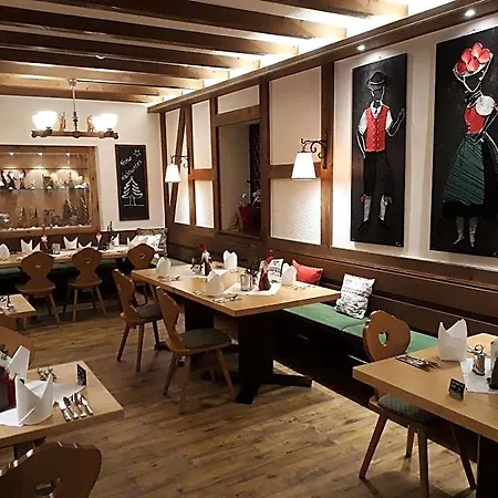 Gruener Baum Naturparkhotel & Schwarzwald-restaurant מלון