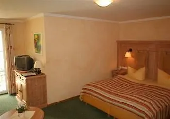 Gruener Baum Naturparkhotel & Schwarzwald-restaurant טודנאו