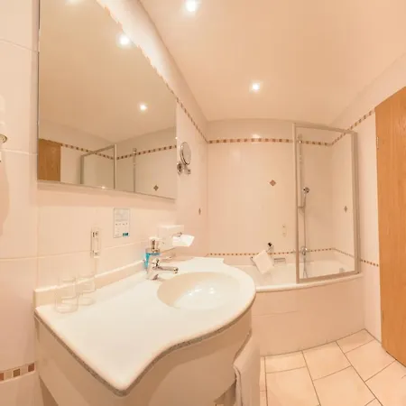 Gruener Baum Naturparkhotel & Schwarzwald-restaurant Hotel 3*